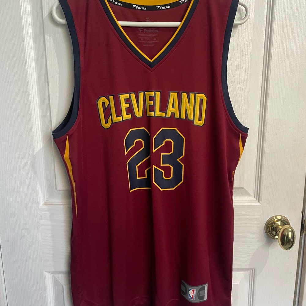 Lebron James replica jersey / size medium